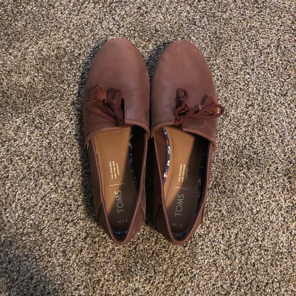 Size 7.5 Toms flats Maroon